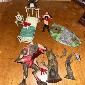 Mezco Scary Tales Big Bad Wolf & Little Red Riding Hood Horror Action Figures F1